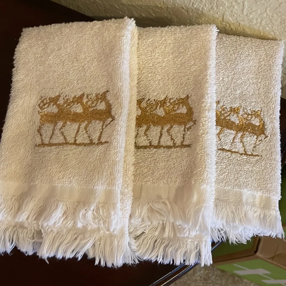 Christmas embroidered guest towels